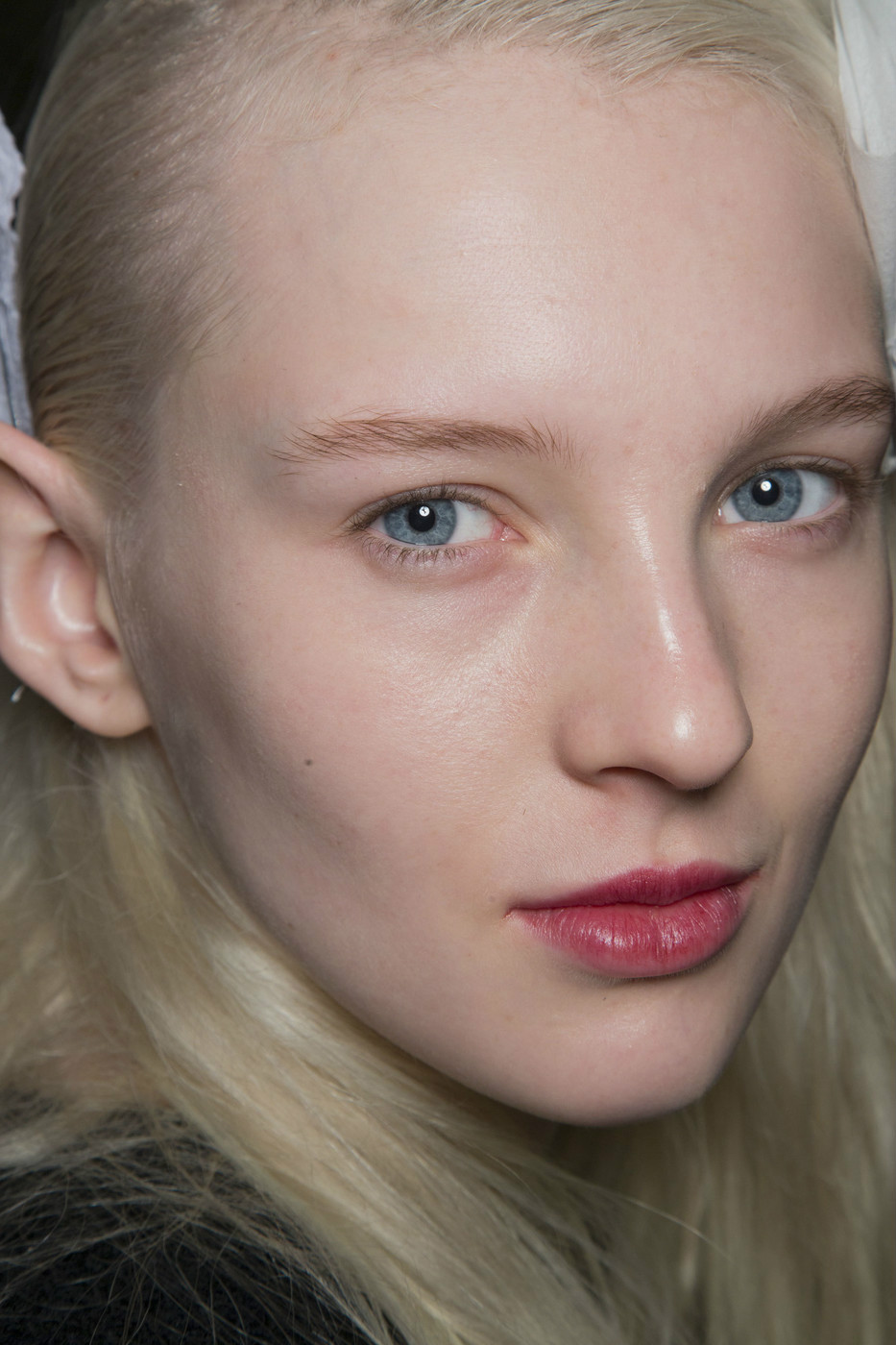  p data-id="gnvfb9lmwz">铂金色的头发,湛蓝色眼眸以及白皙的肌肤