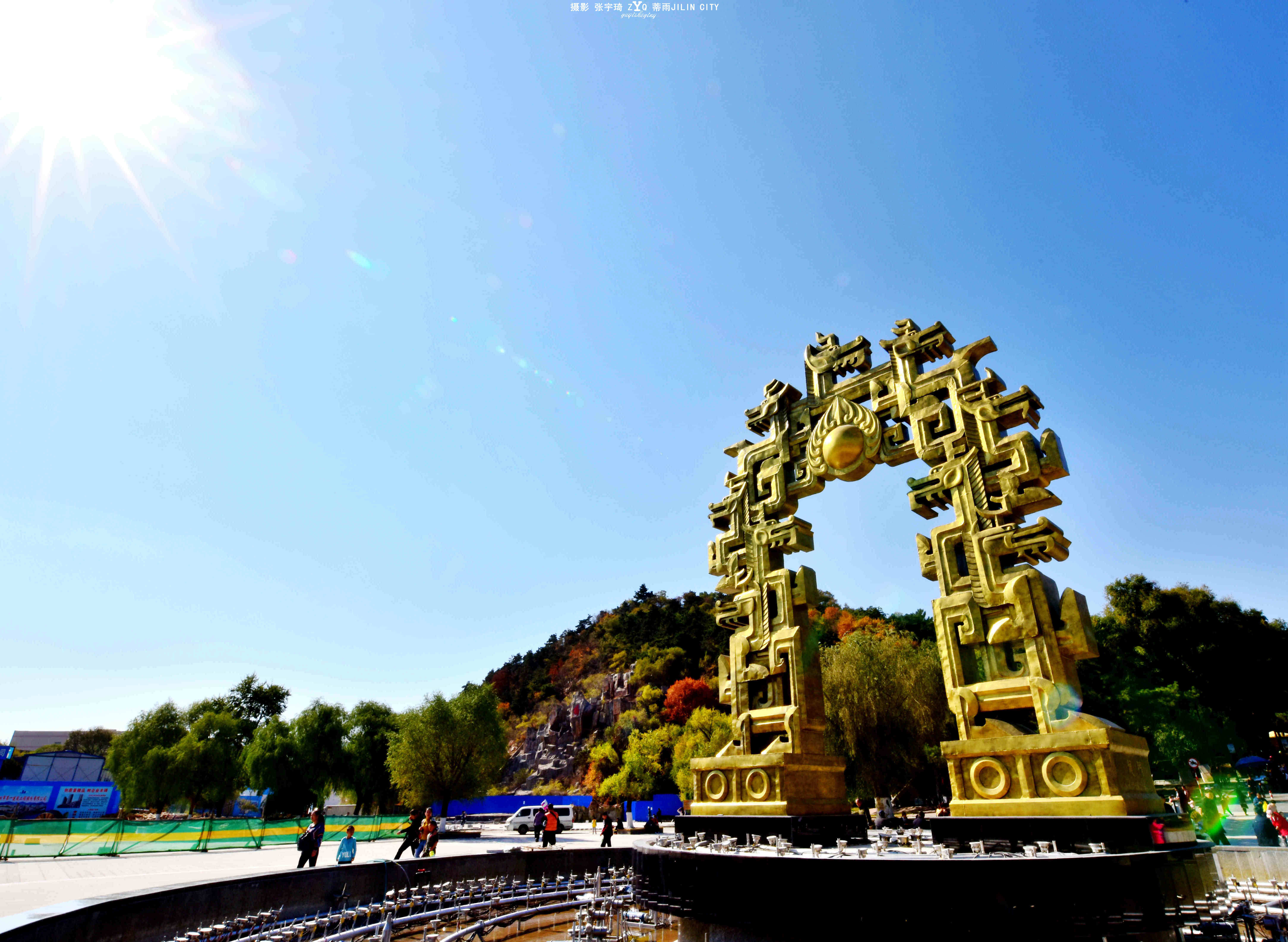  p>北山是位于吉林市城区内的一厘景色秀美的园林公园.