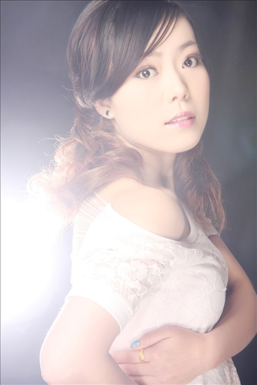  p>来自人文之都魅力吉林的新锐女歌手白晶,多才多