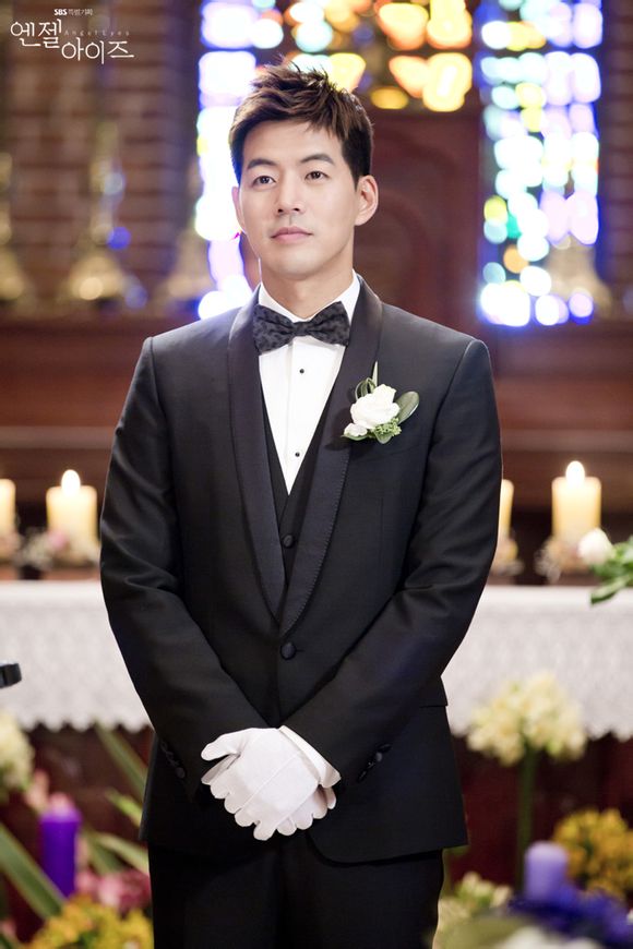  p>李尚允(         ),1981年8月15日出生于韩国首尔,韩国男演员,韩国