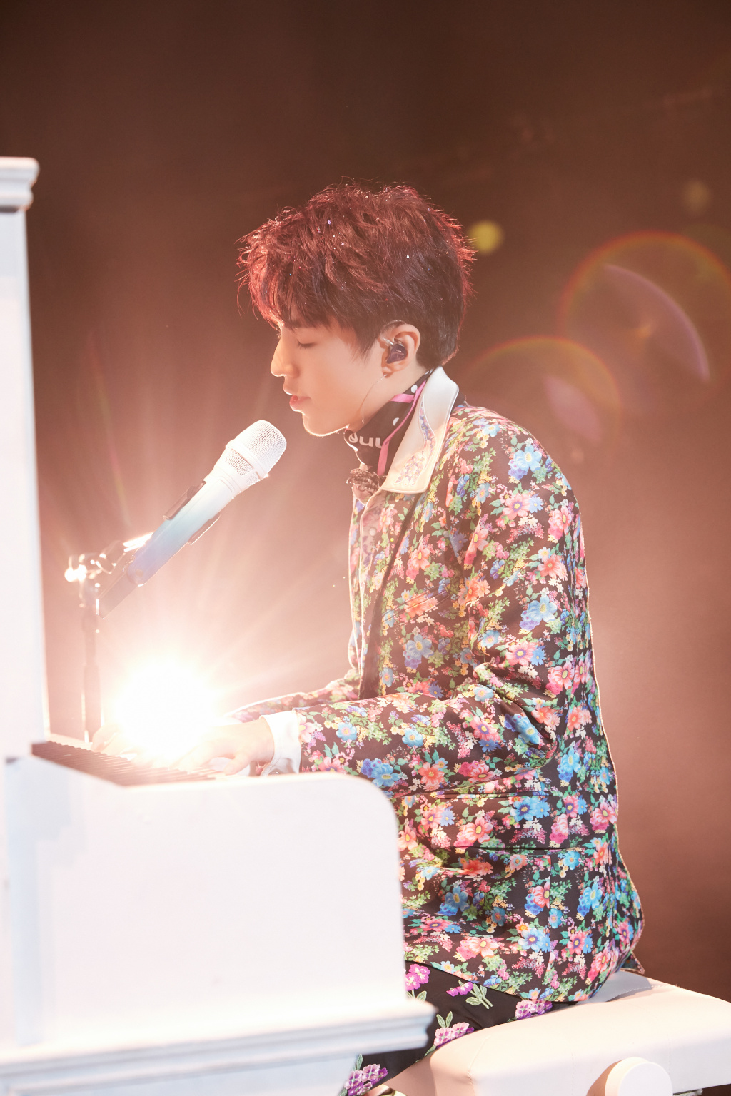  p>王俊凯,1999年9月21日出生于重庆市,中国内地流行乐男歌手,影视