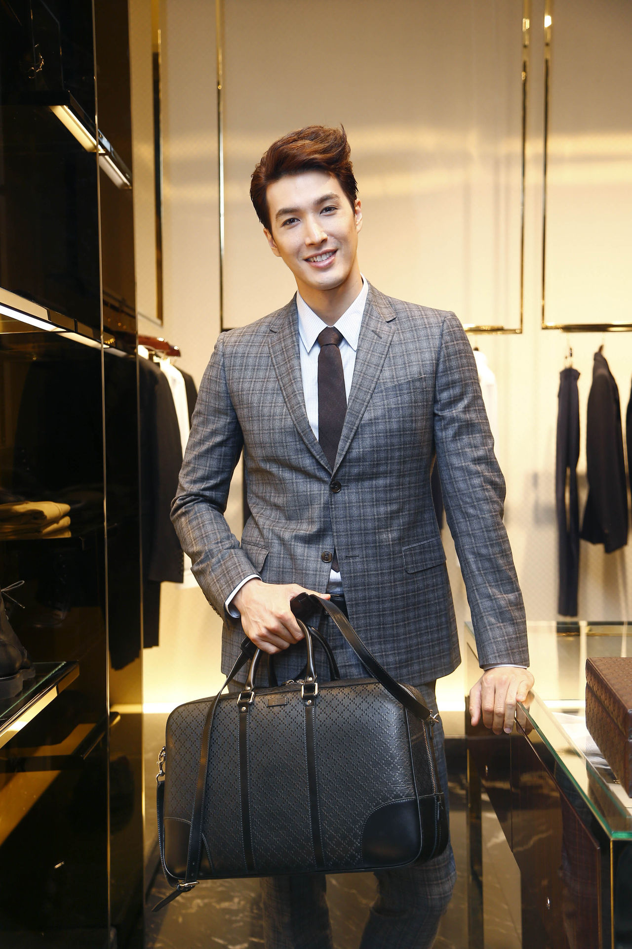  p>锦荣(vivian dawson),1984年7月18日出生于加拿大,新西兰籍华裔