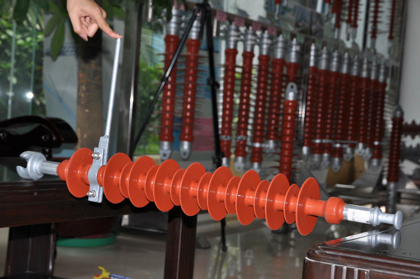 25kv电气化铁道接触网用分相绝缘器