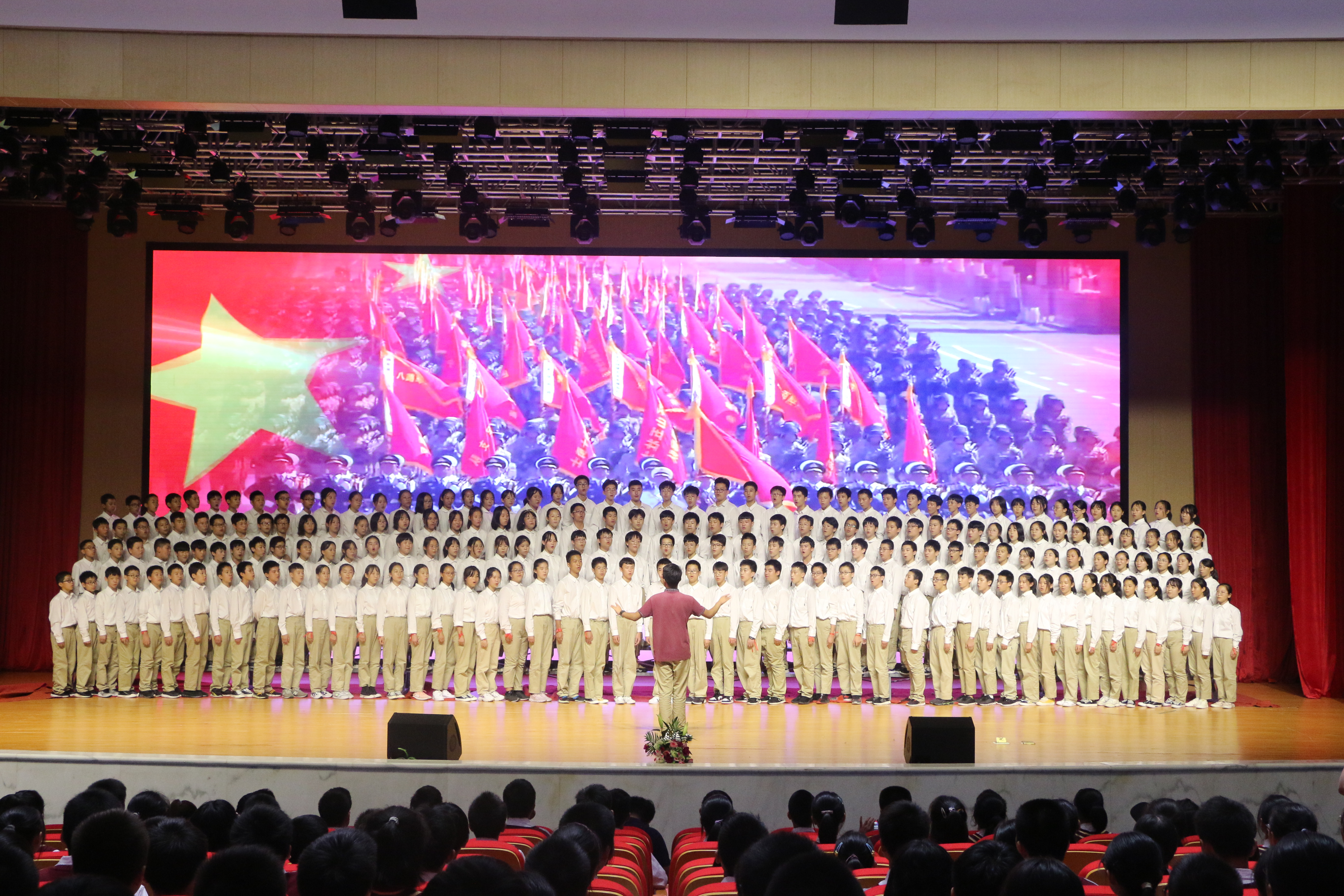  p>简称:十堰东风国际学校(其他名:十堰东风工业园中心学校)建立于