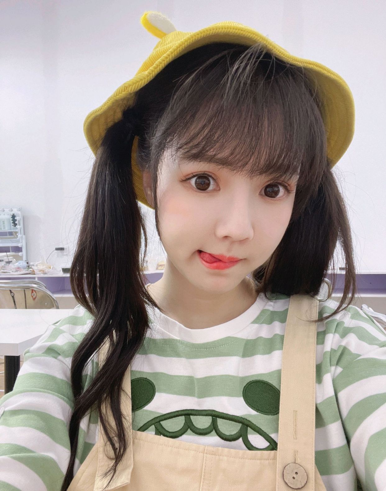  p data-id="gnvg9ukbnb">饭思思,出生于江西省