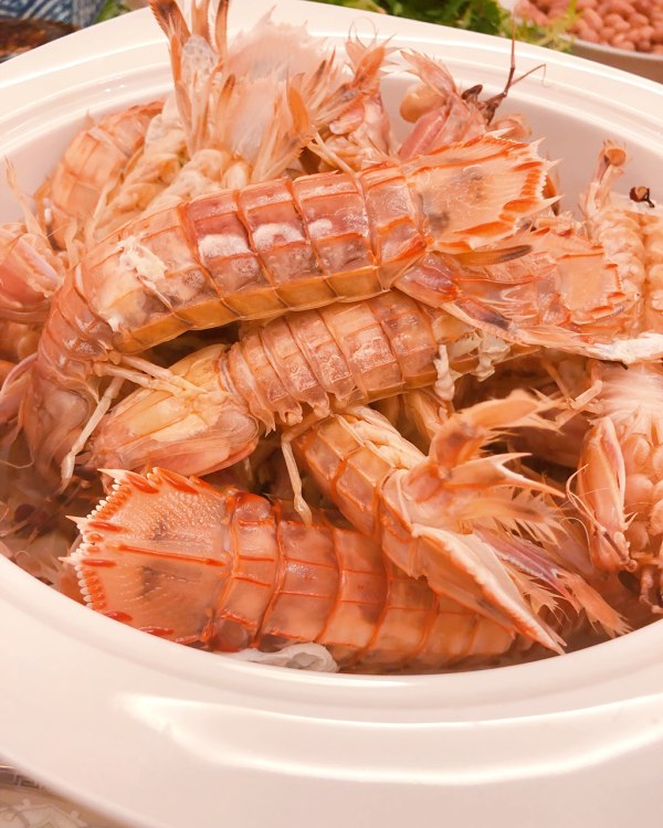  p>清蒸皮皮虾,一道海鲜类菜品,以虾为主料.