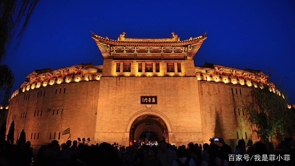 一城巷陌一城人，一城故事任君听——夜晚的河南洛阳丽景门十字街_百科TA说