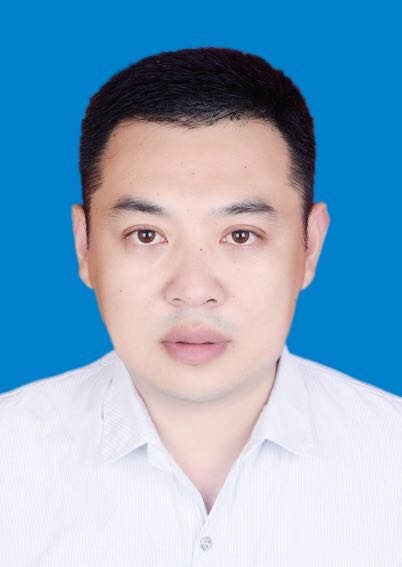  p>徐彬,男,汉族,中共党员,1980年10月出生,籍贯安徽濉溪,大学学历.