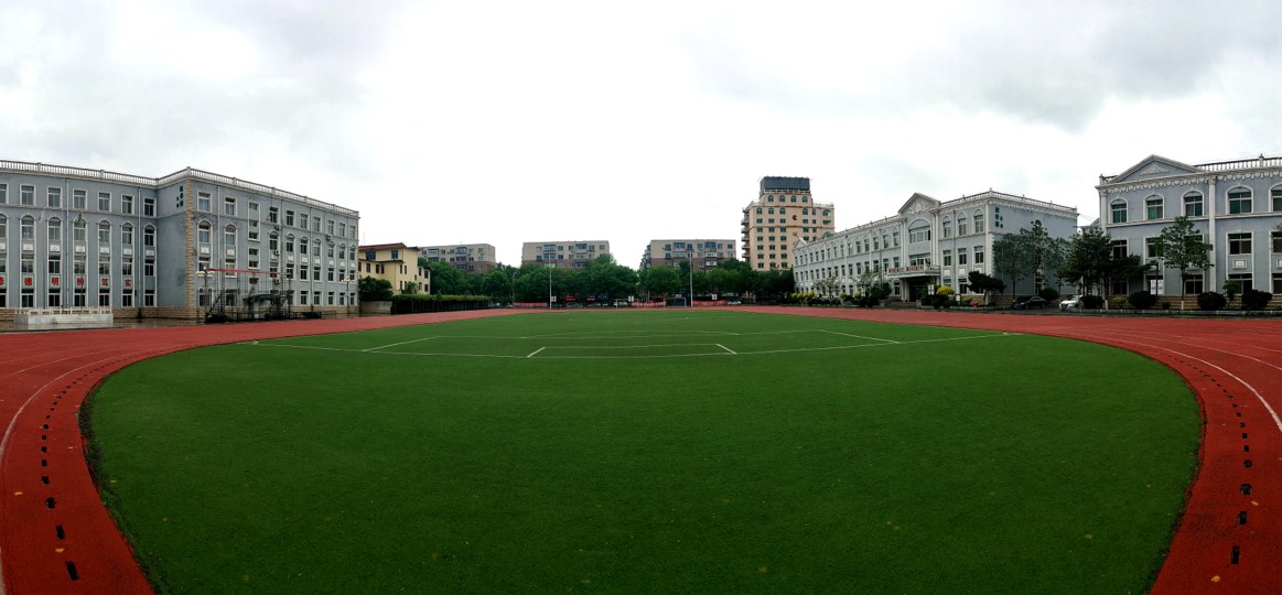  p>沈阳市青松中学位于苏家屯区葵松路18号,是教育部实验基地校,省