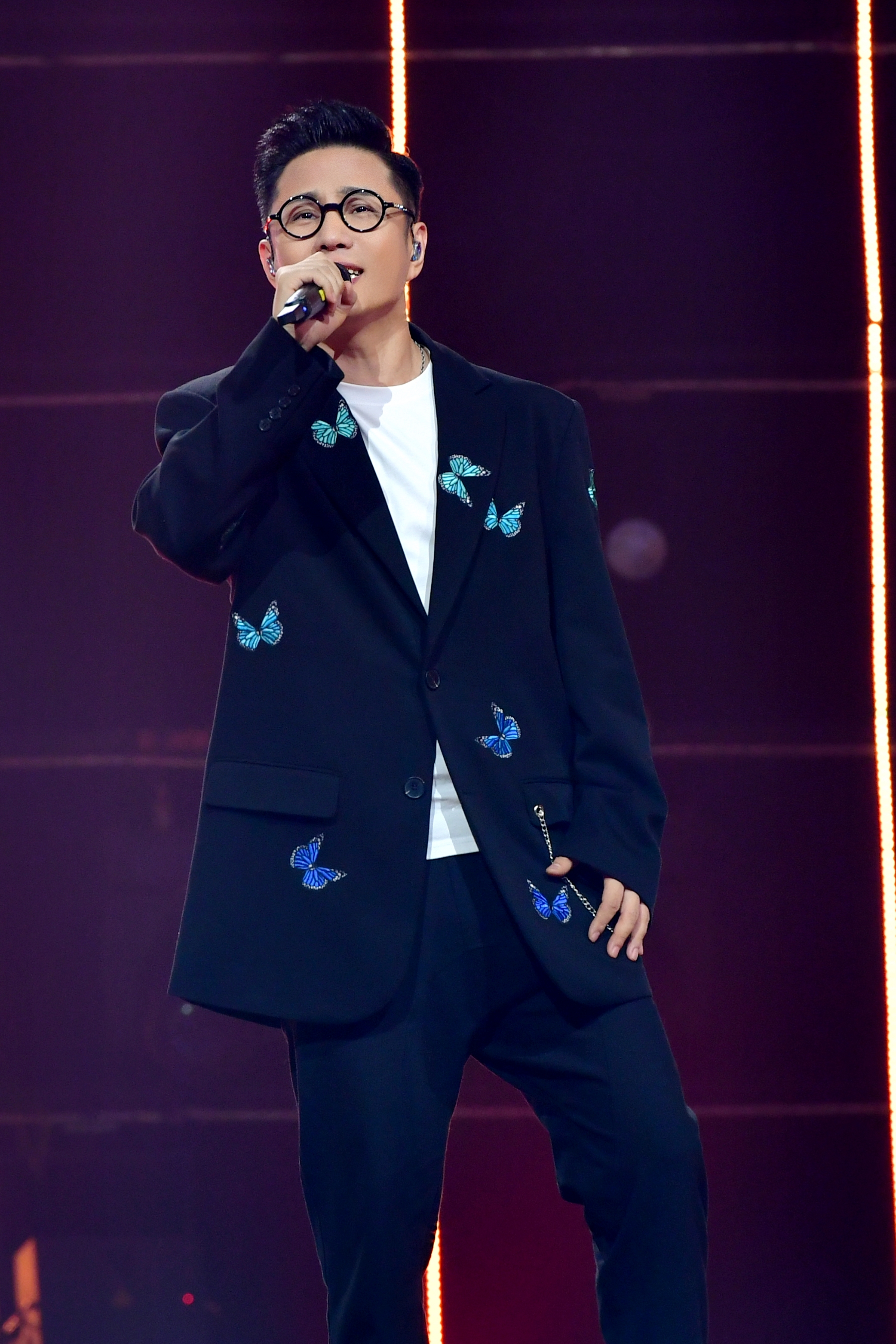 本名王卓实,11月14日出生于中国吉林省吉林市,中国内地流行男歌手