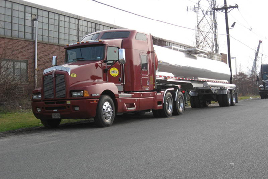  p>油罐车(oil tank truck ):又称流动加 a target="_blank" href="