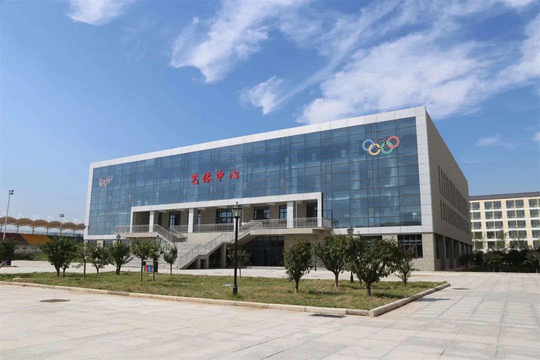  p>河北峰峰第一中学坐落于 a target="_blank" href="/item/邯郸