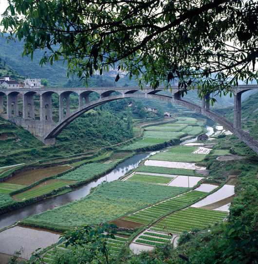 ">腊尔山镇,隶属于 a target="_blank" href="/item/湖南省/293174"