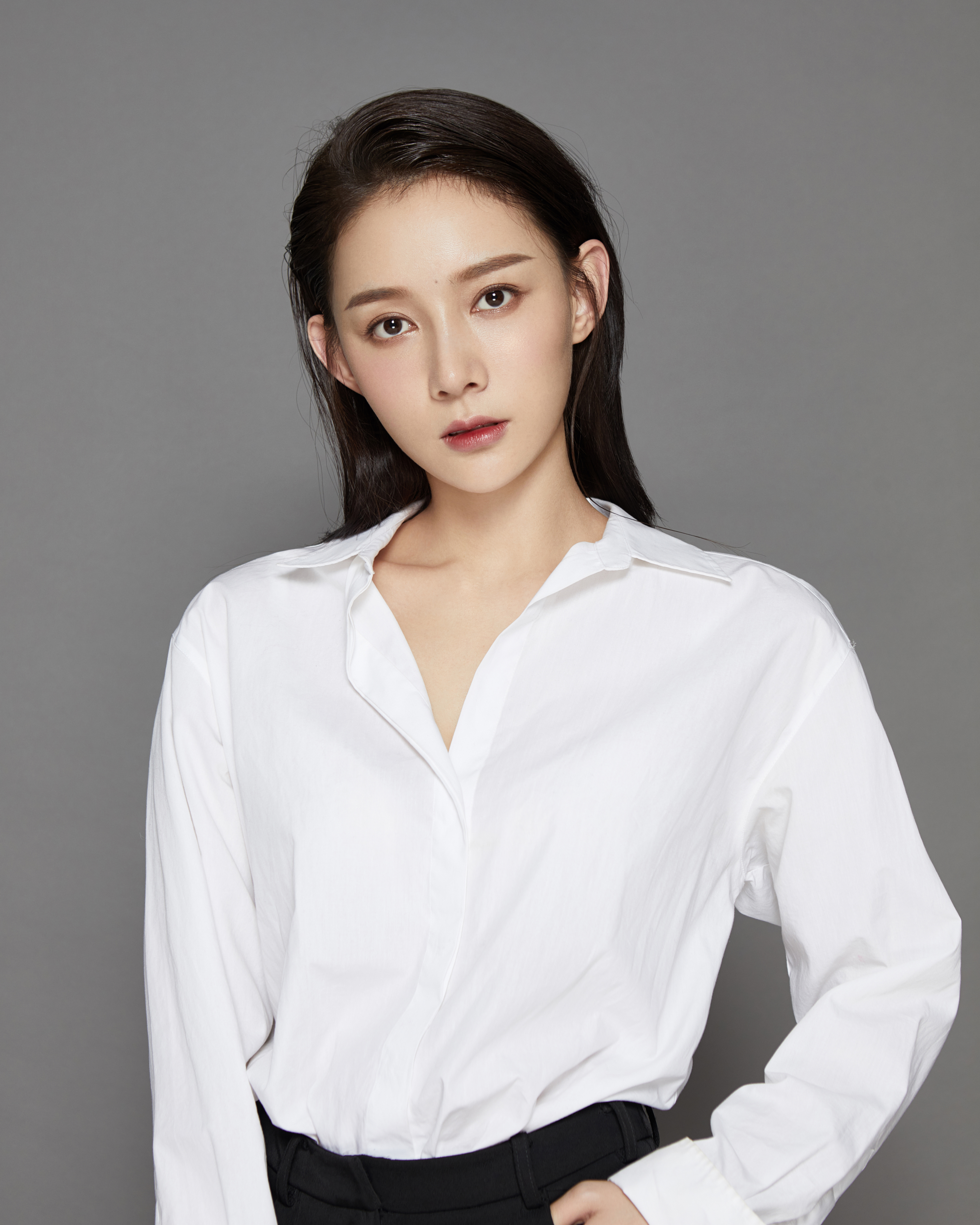  p>张佳琳,1993年10月6日出生于吉林,中国内地女演员,.