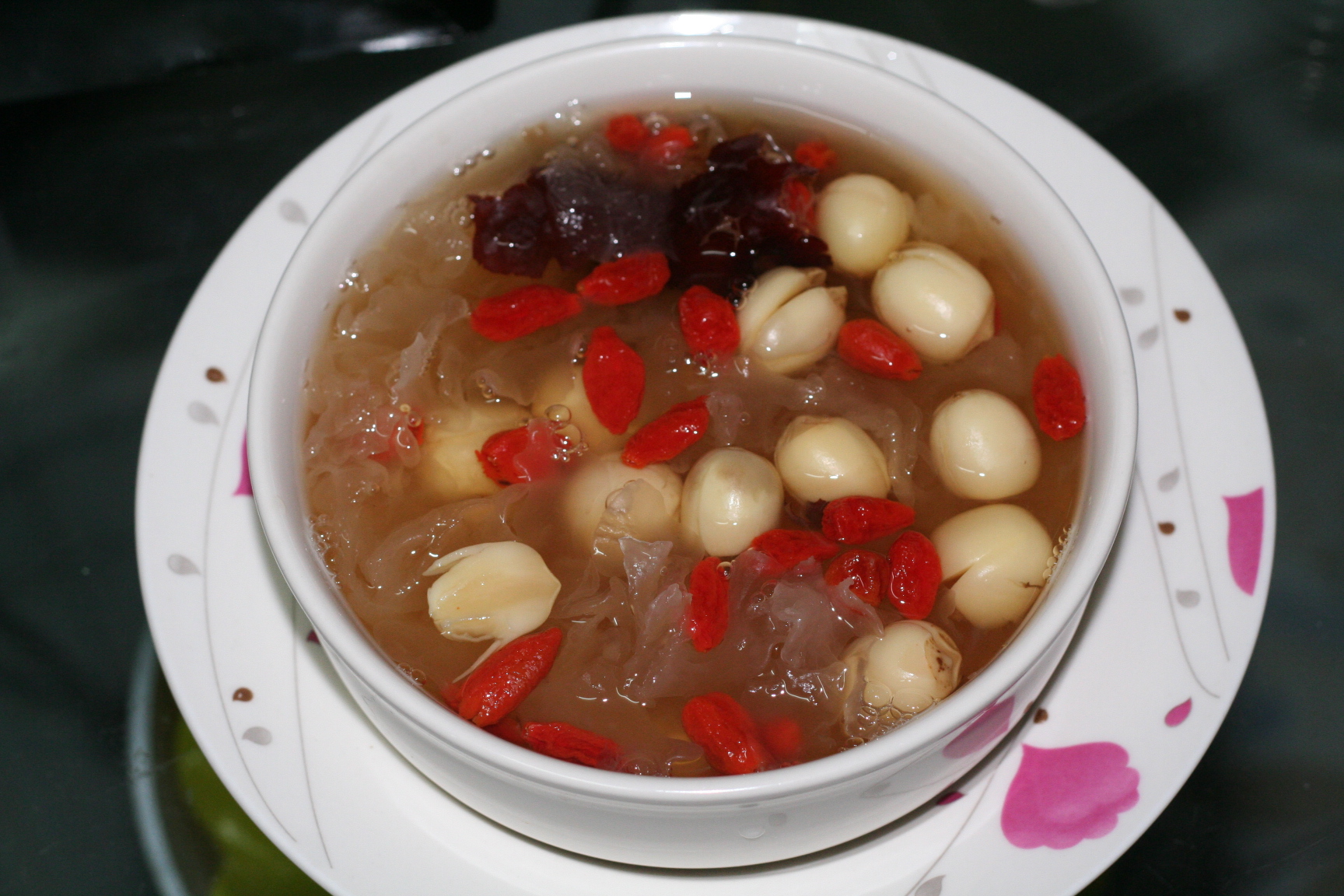 银耳桂圆莲子汤