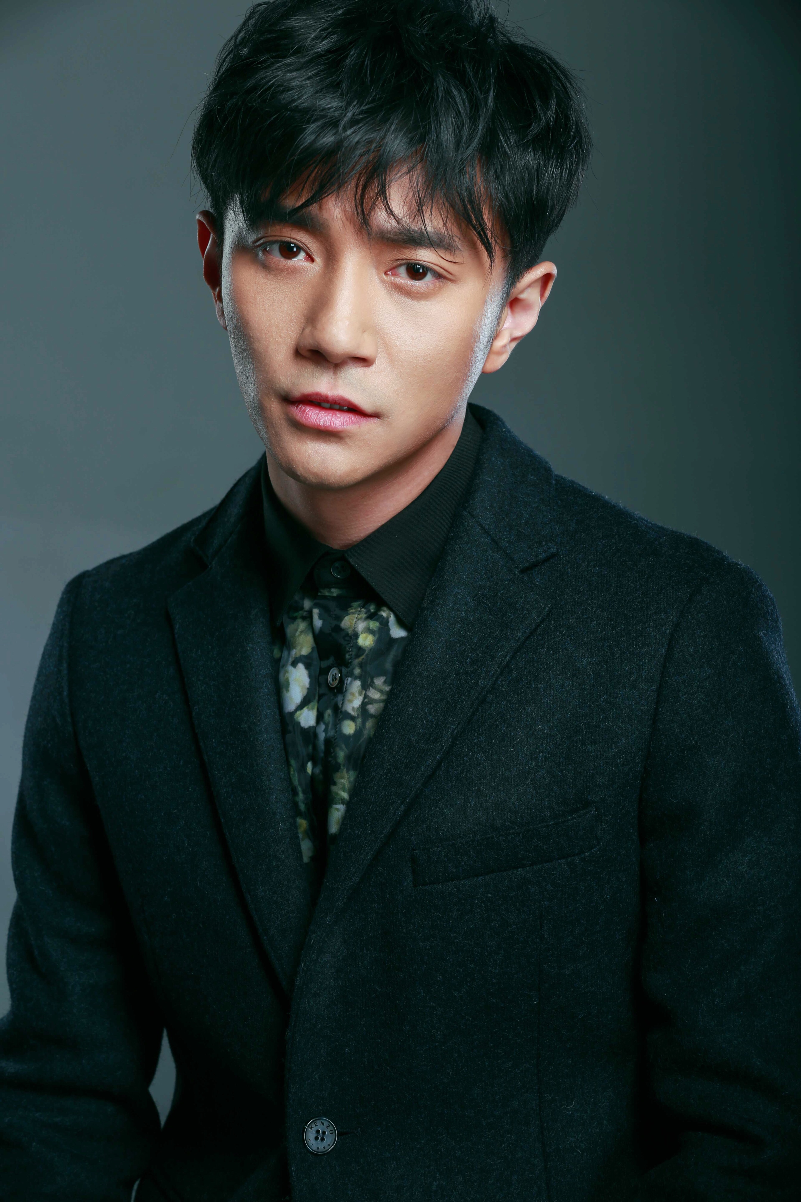  p data-id="go0k39nh65">康亢,出生于四川成都 sup data-ctrid="2xz