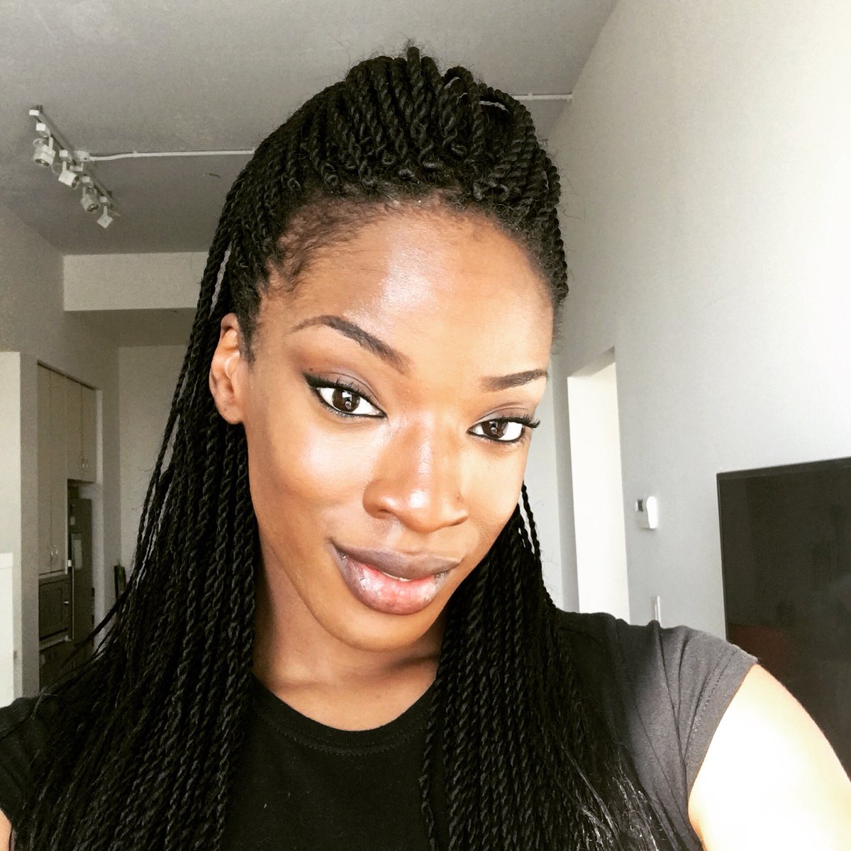  p>非洲裔美国电影演员, a href="#">《暴力街区2014》 /a>女二号.