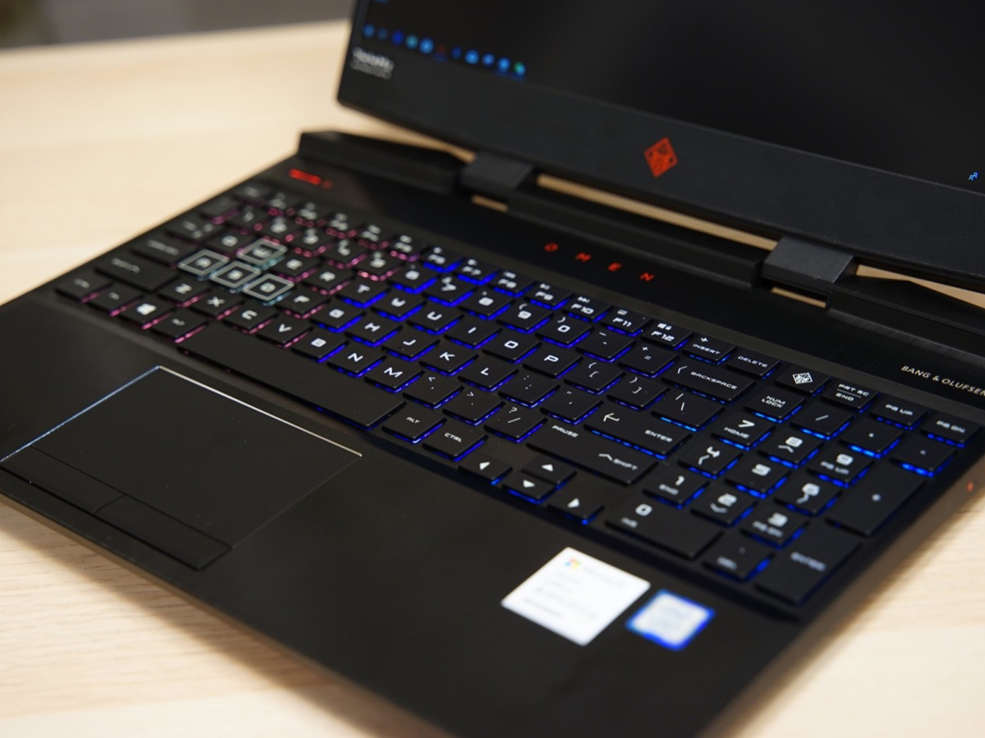 暗影精灵4键盘灯怎么开，暗影精灵4键盘灯光设置在哪