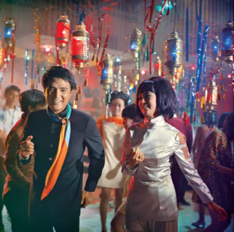 林冲在《大盗歌王》里面饰演歌星钻石潘（左）