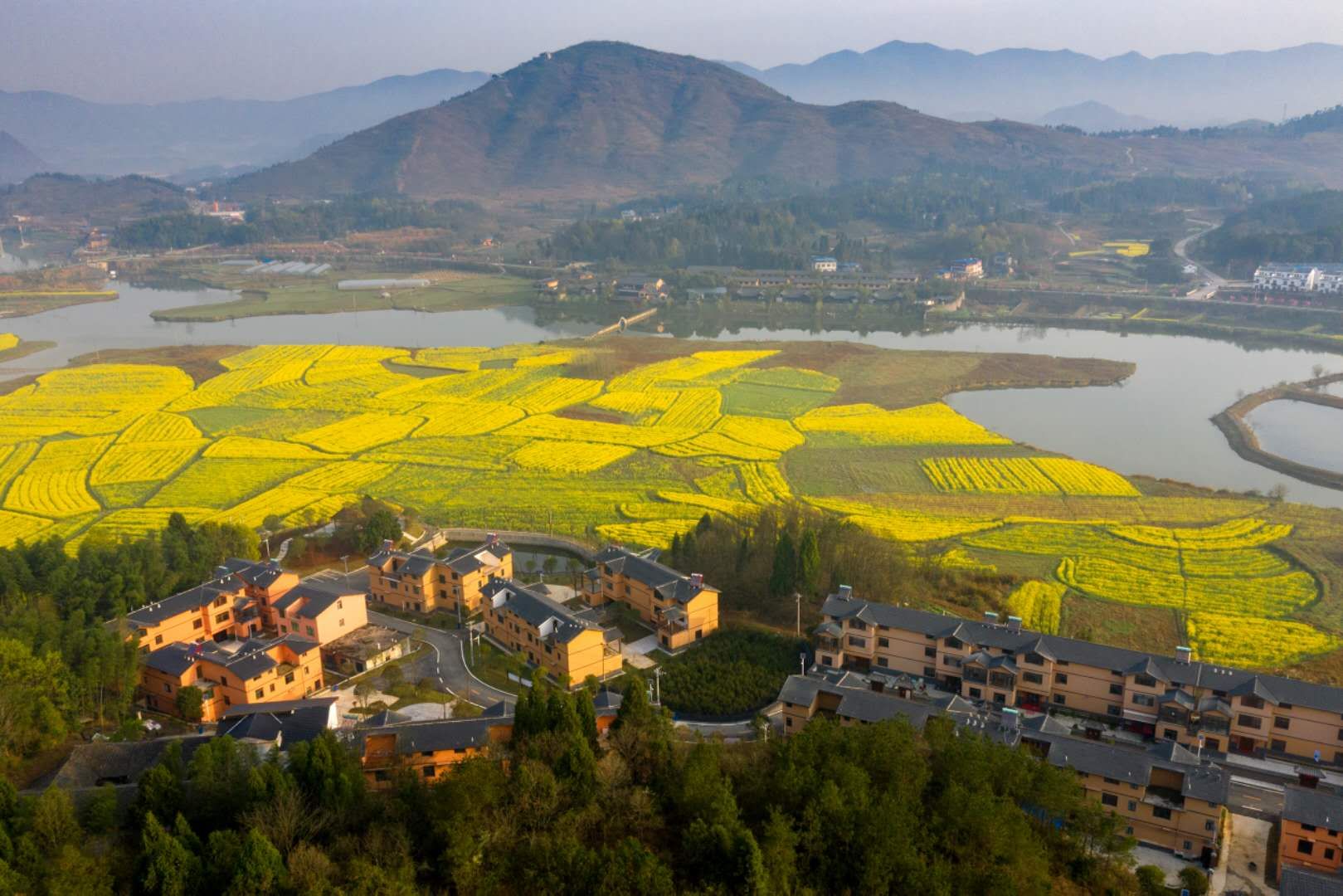  p data-id="go06qt79xz">白霓镇,隶属于湖北省咸宁市崇阳县,地处 a