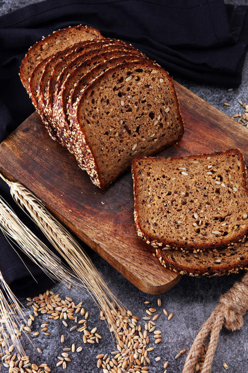  p>麦片面包是一道面包类美食,以 a href="#">全麦面粉, /a> a href="