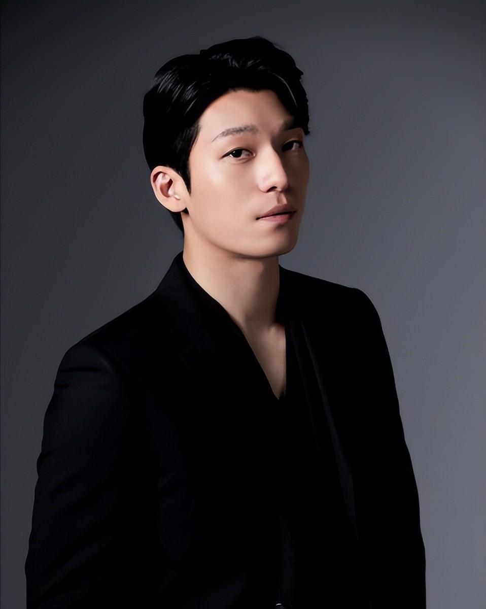 毕业于圣洁大学戏剧电影系,韩国男演员 /p> p data-id="tl54luyuzdrz"