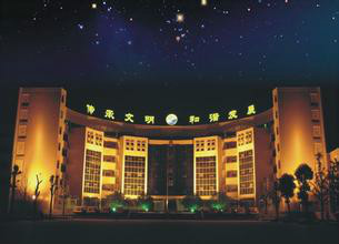  p>十堰市郧阳中学( i>shiyan yunyang high school /i>),简称郧阳
