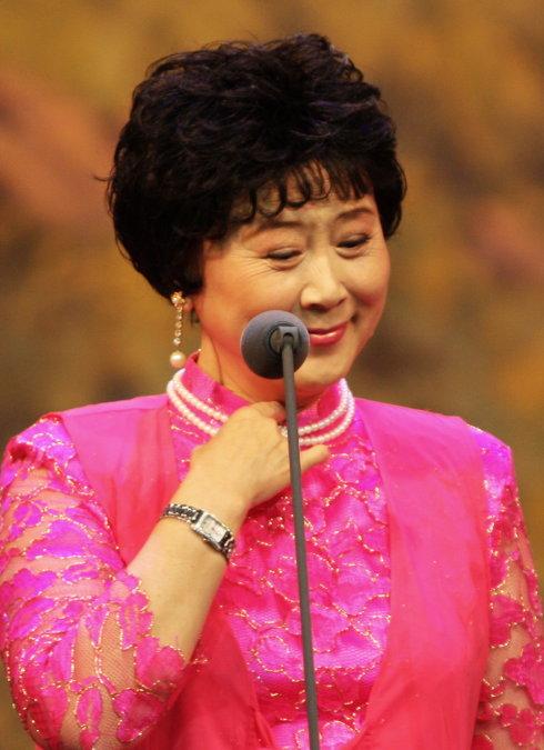 刘长瑜,1942年1月出生于江苏无锡,原名周长瑜,中国著名京剧表演艺术家