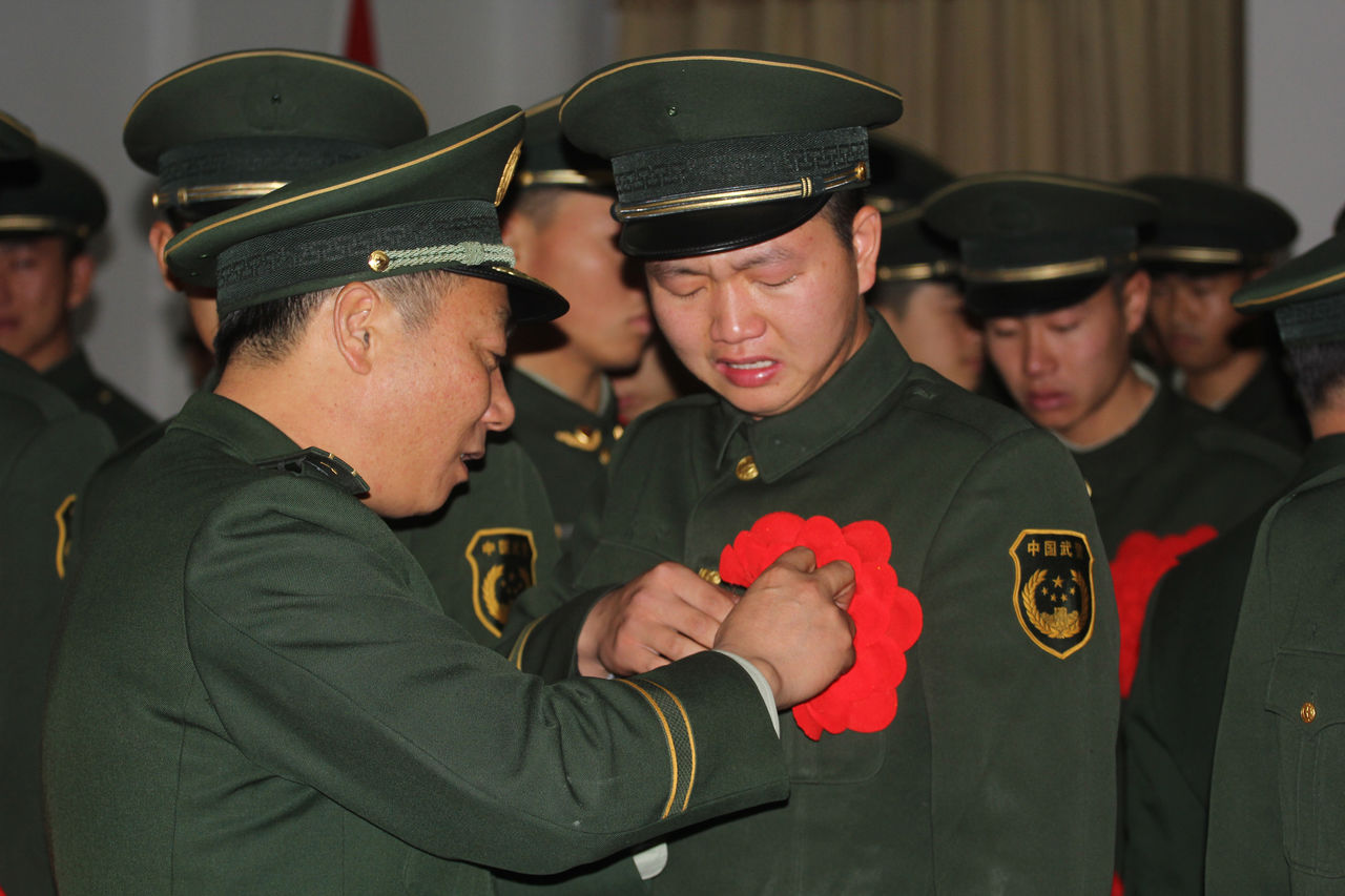  p>退出现役的军人称退伍士兵.