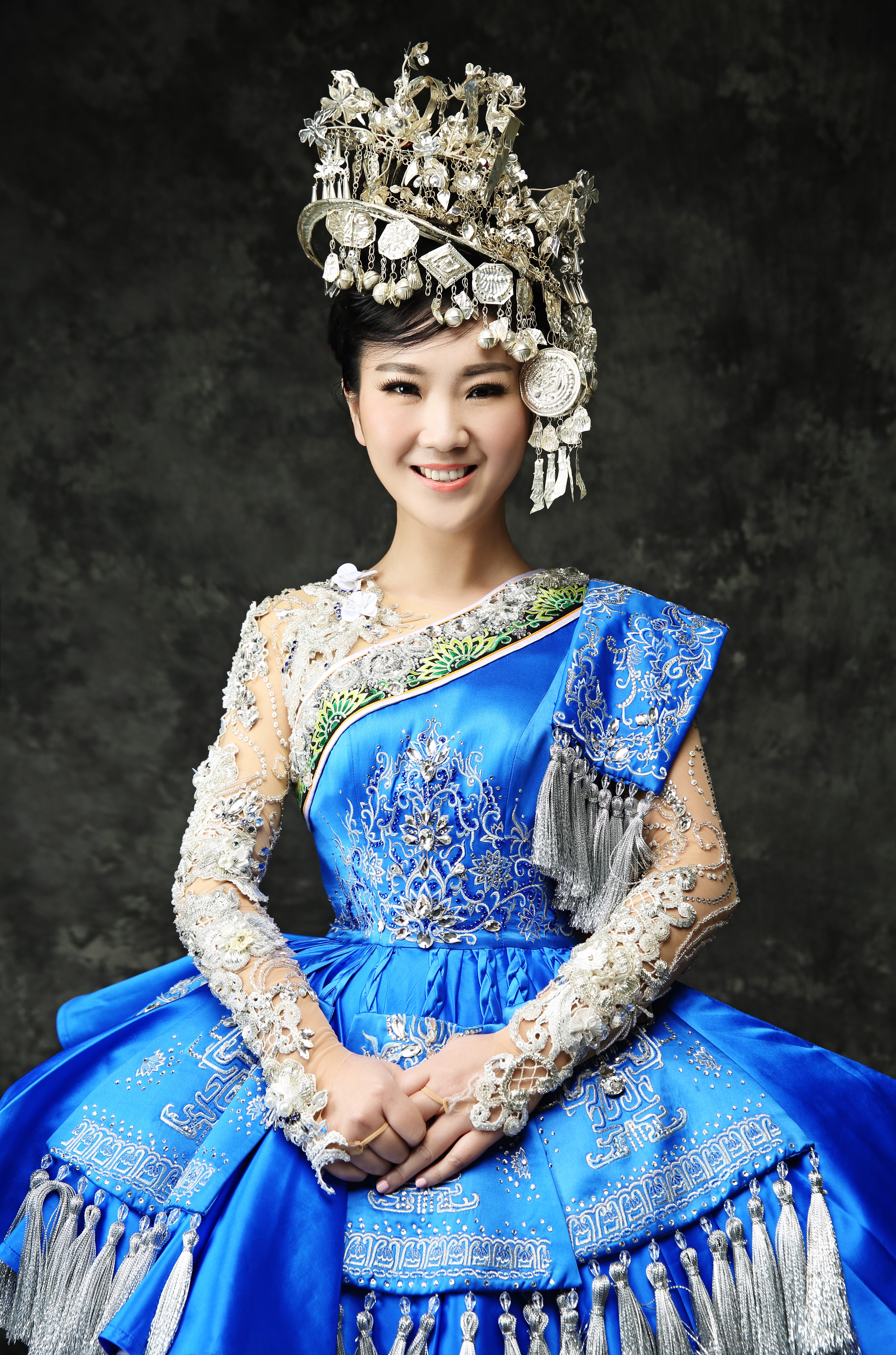 data-lemmaid="37015">贵州 /a>黄平人,苗族女歌手,第八届中国西部