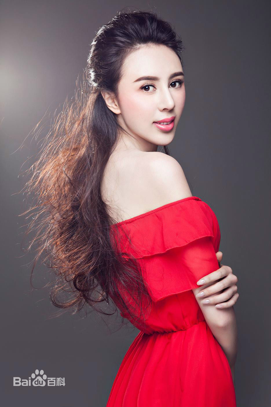  p>徐鸥仪( i>原名徐福晶 /i>),中国内地女演员,模特.