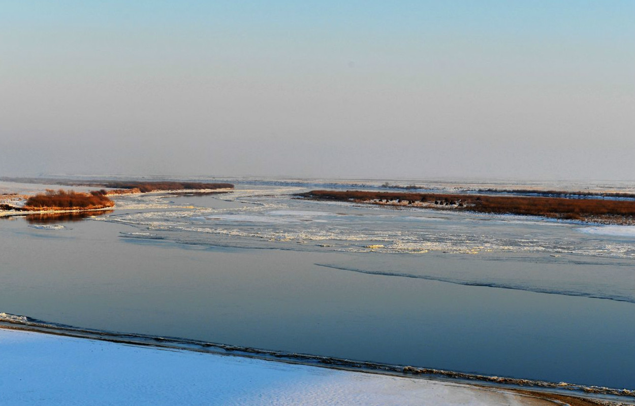  p>中国七大河之一,黑龙江在中国境内的最大支流.