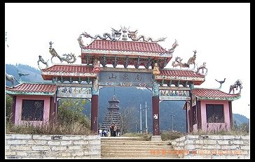 黎平南泉山寺在黎平县城南1.5公里南泉山中