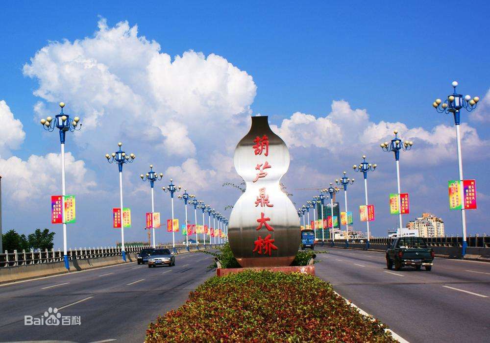  p>葫芦鼎大桥(huluding bridge),是中国广西壮族自治区南宁市境内