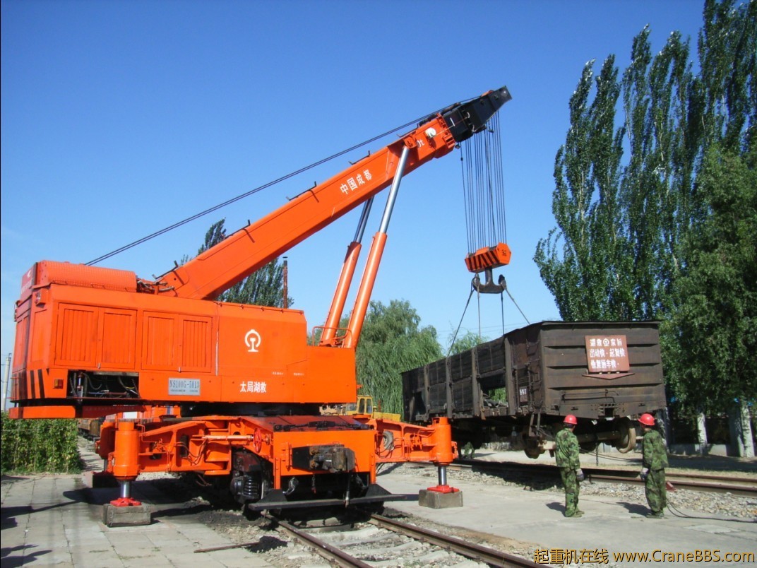  p>火车吊也是一种吊车,火车吊也能牵引火车,但是较慢. /p>