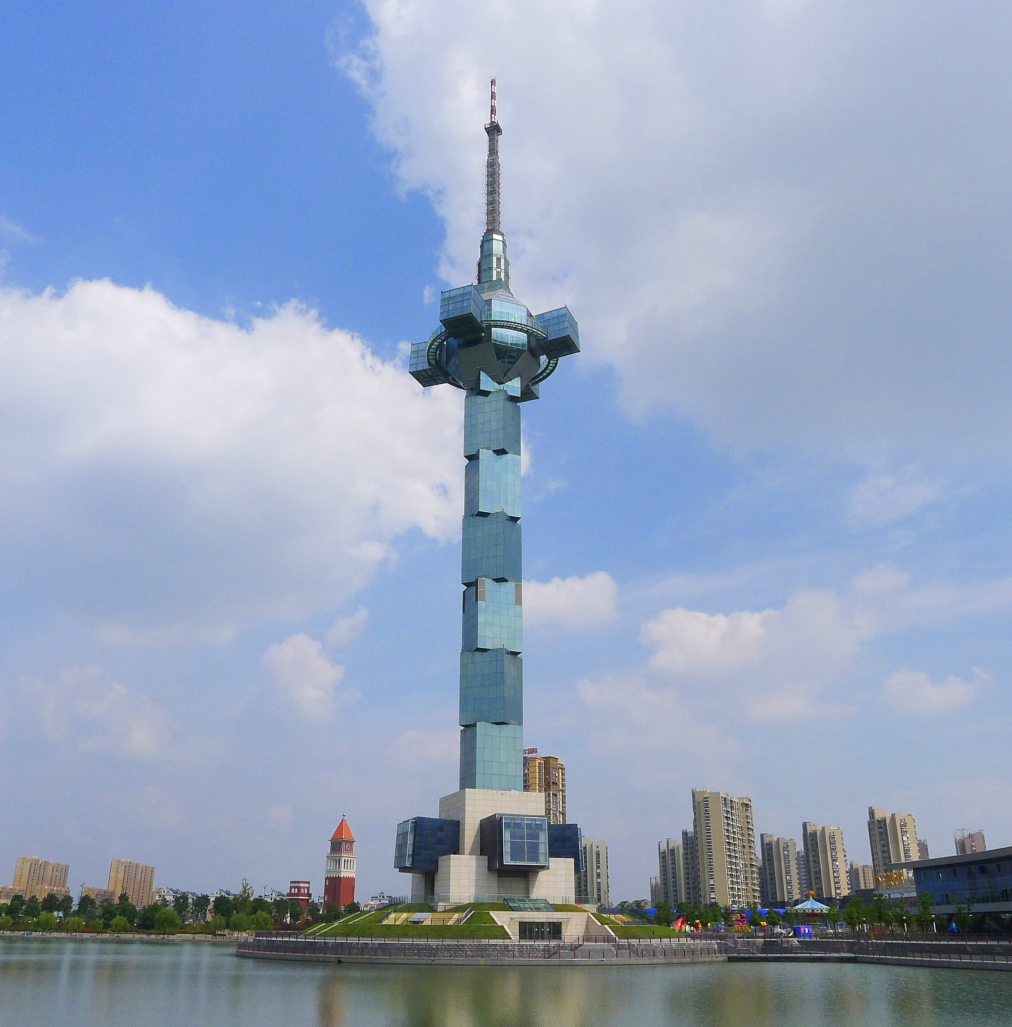 丰富人民群众文化需求而决定兴建的,是盐城市的文化地标工程,同时也是