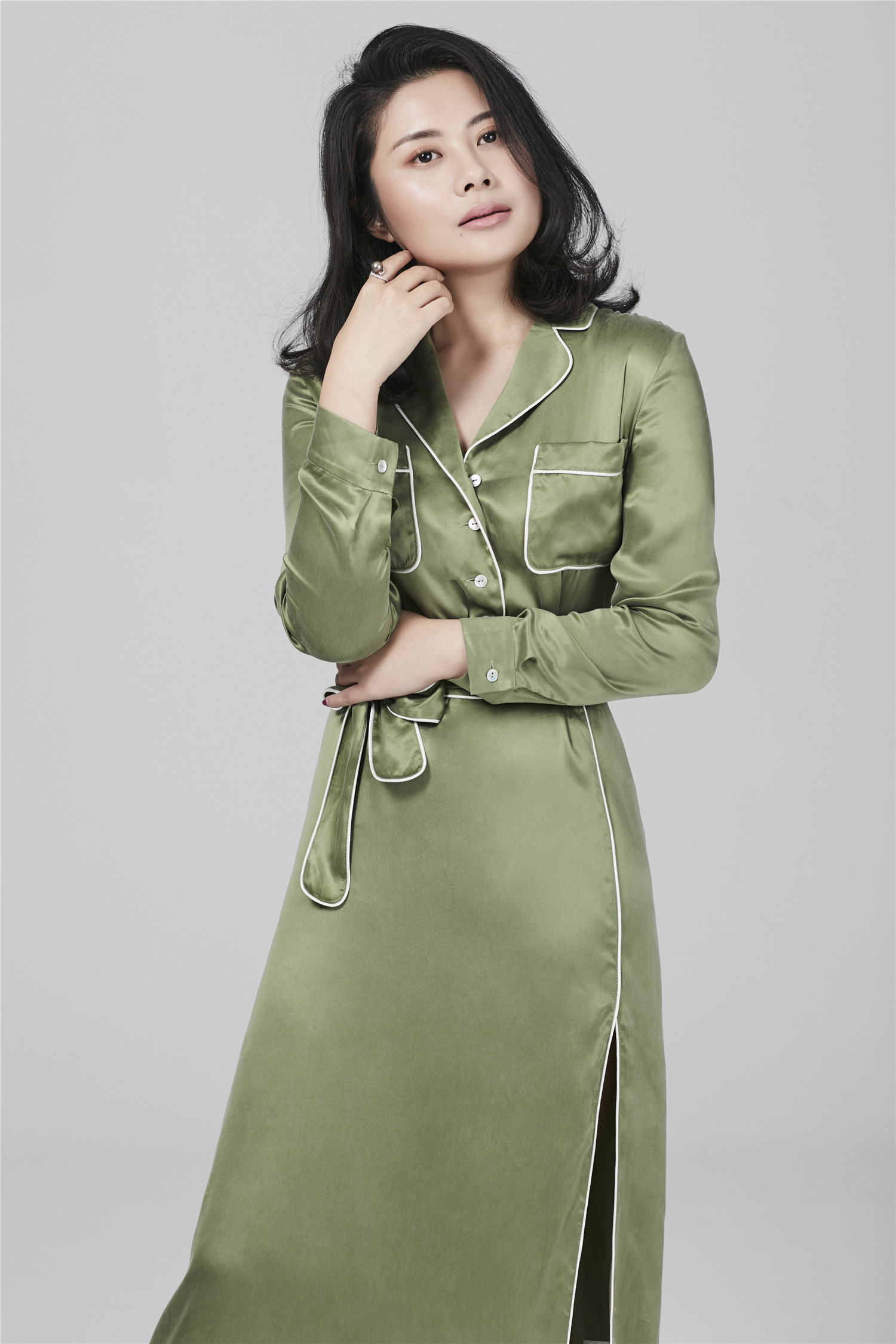  p data-id="gnasvblskw">李洋,曾任中国网出镜记者,新华网主持人