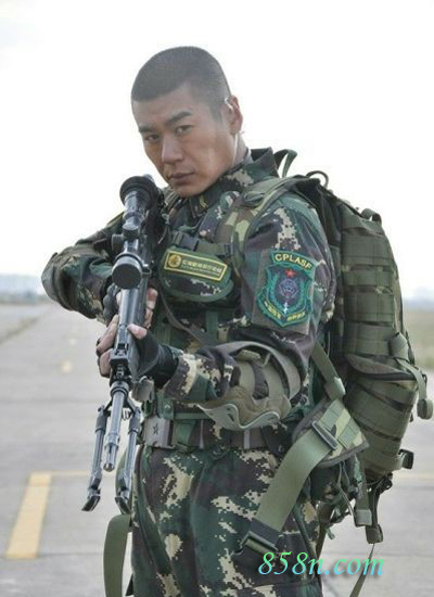 在《 a target="_blank" href="/item/我是特种兵之利刃出鞘/7773010"