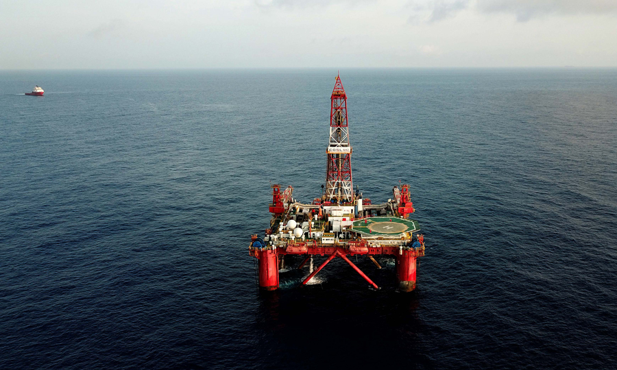  p>南海二号是中国第一艘半潜式钻井平台,隶属于 a href="#" data