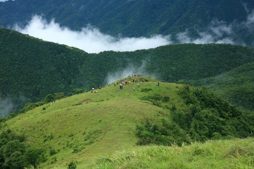  p data-id="gnbtkfaspf">八排山,位于罗定市船步,信宜市思贺,阳春市