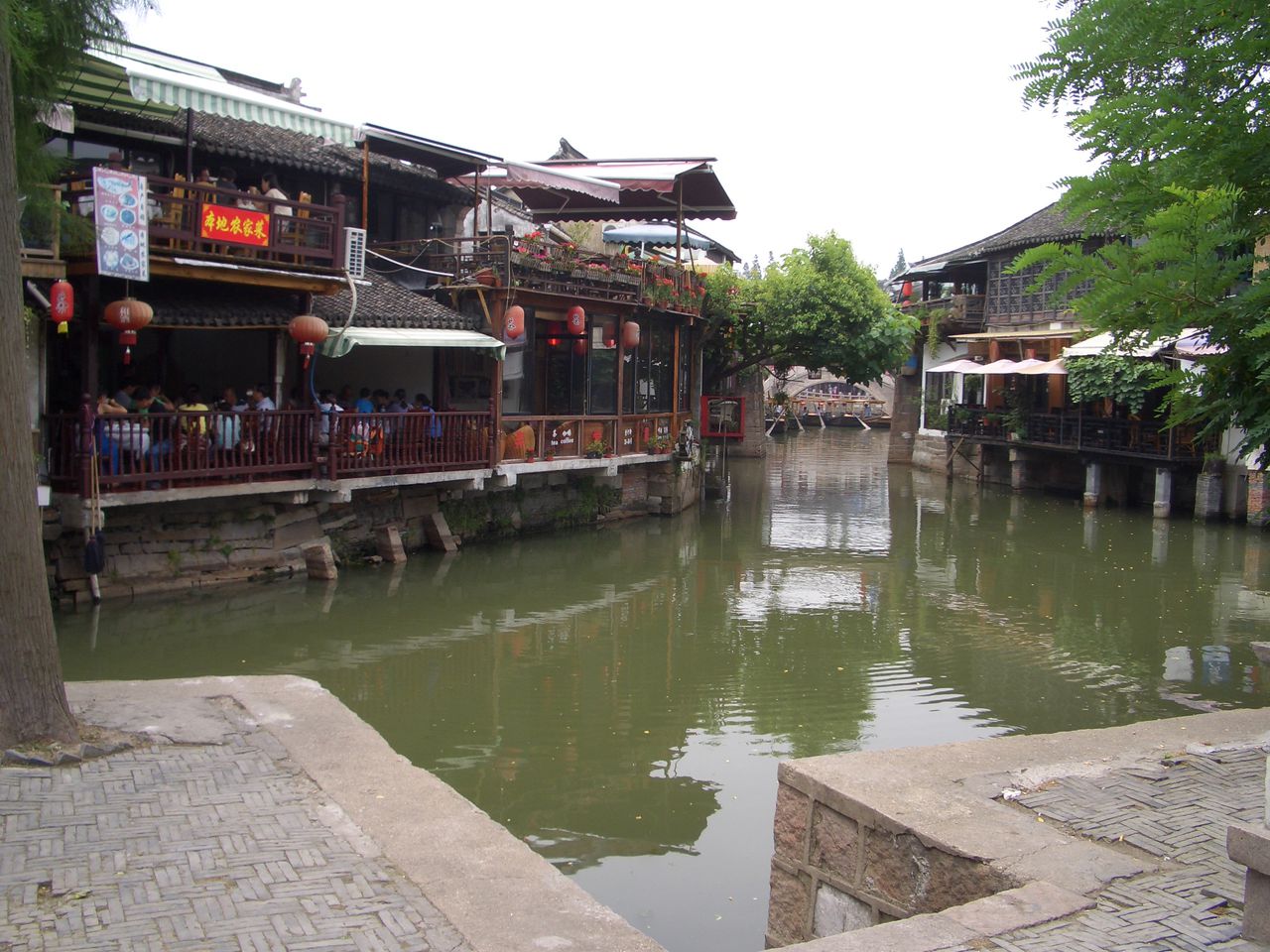 周边好玩西溪国家湿地公园有"三堤十景",三堤分别是福堤绿堤寿堤,十景