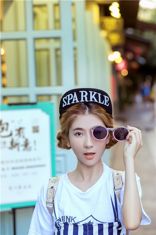  p>廖蔚蔚,11月8日出生于湖南常德市津市,中国内地女演员,毕业于 a