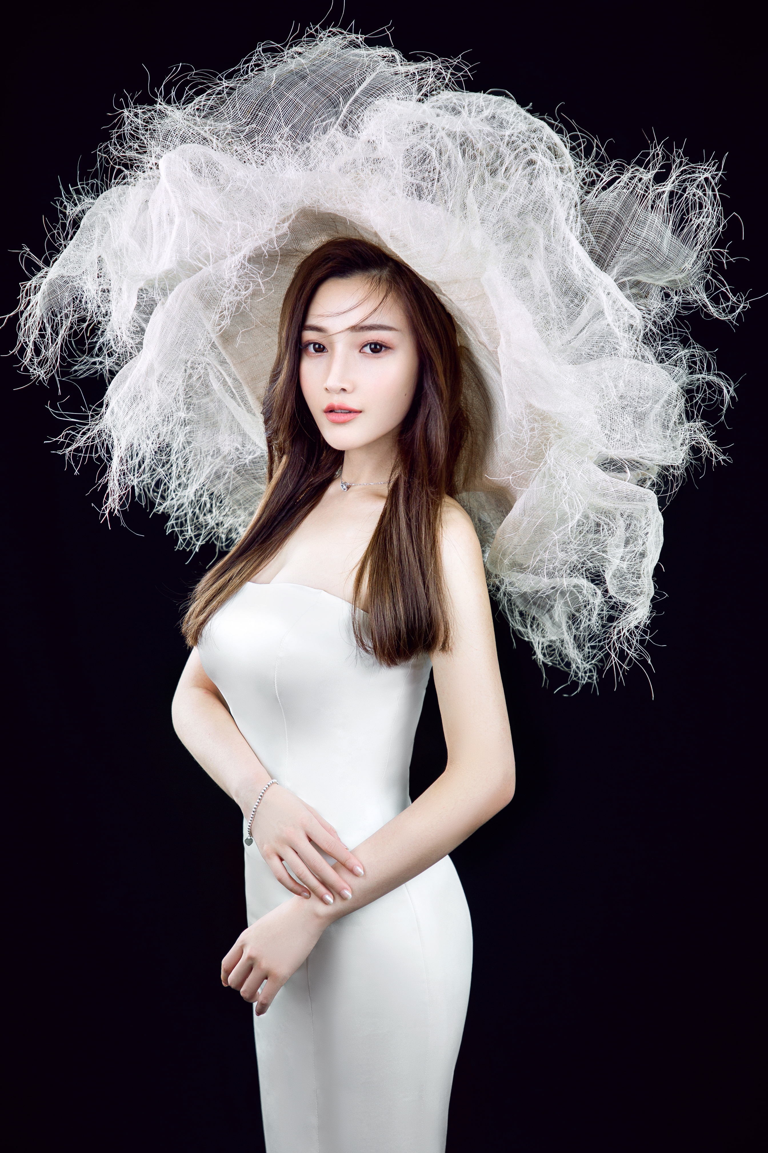 "370496">张家界 /a>,女 a target="_blank" href="/item/歌手/16693"