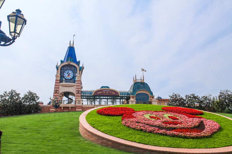  p>迪士尼乐园(disneyland)是指迪士尼公司旗下主题乐园的总称.