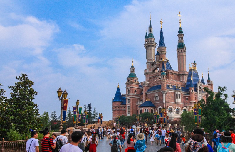  p>迪士尼乐园(disneyland)是指迪士尼公司旗下主题乐园的总称.