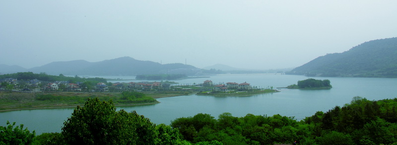  p>香泉湖国际度假中心项目位于南京市西南部,地处安徽省和县香泉镇