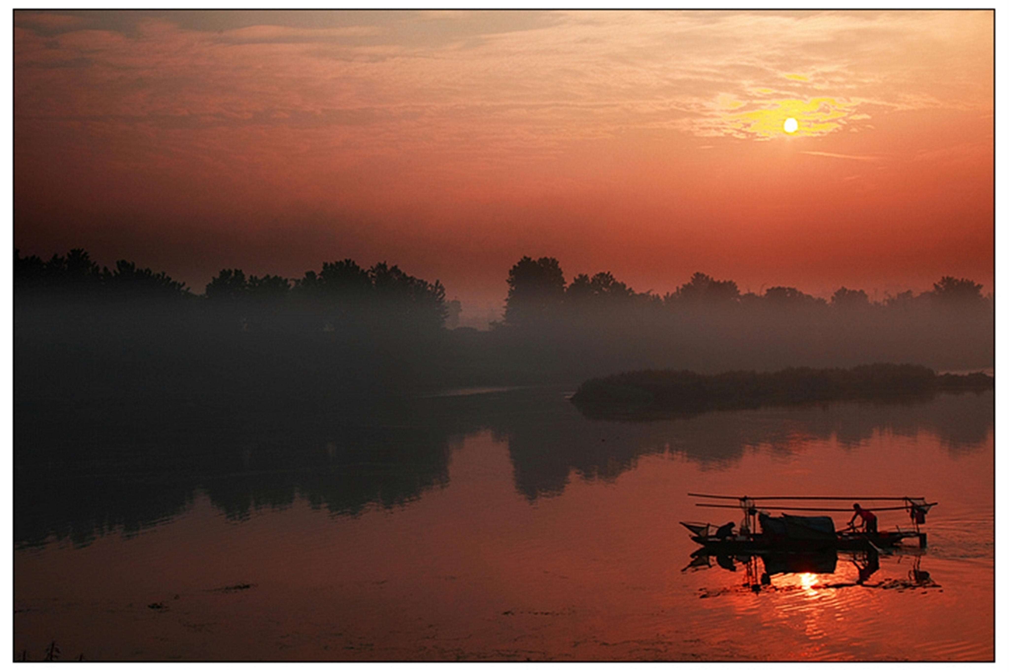 富顺县城沱江晚霞