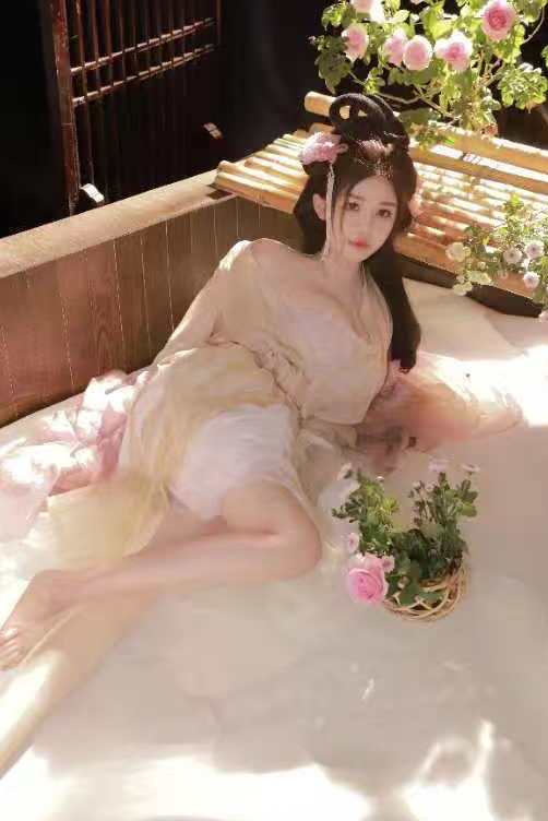  p data-id="tlgeiqnlyzmk">王珊,出生于湖北省,中国内地影视女演员, 