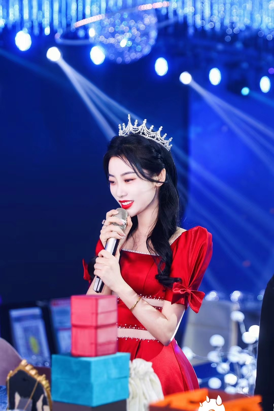 ">七爷,本名王琪,女, a target="_blank" href="/item/快手/19678032"