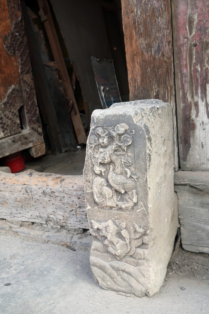 东亚传统建筑的 a target="_blank" href="/item/大门">大门 /a>底部